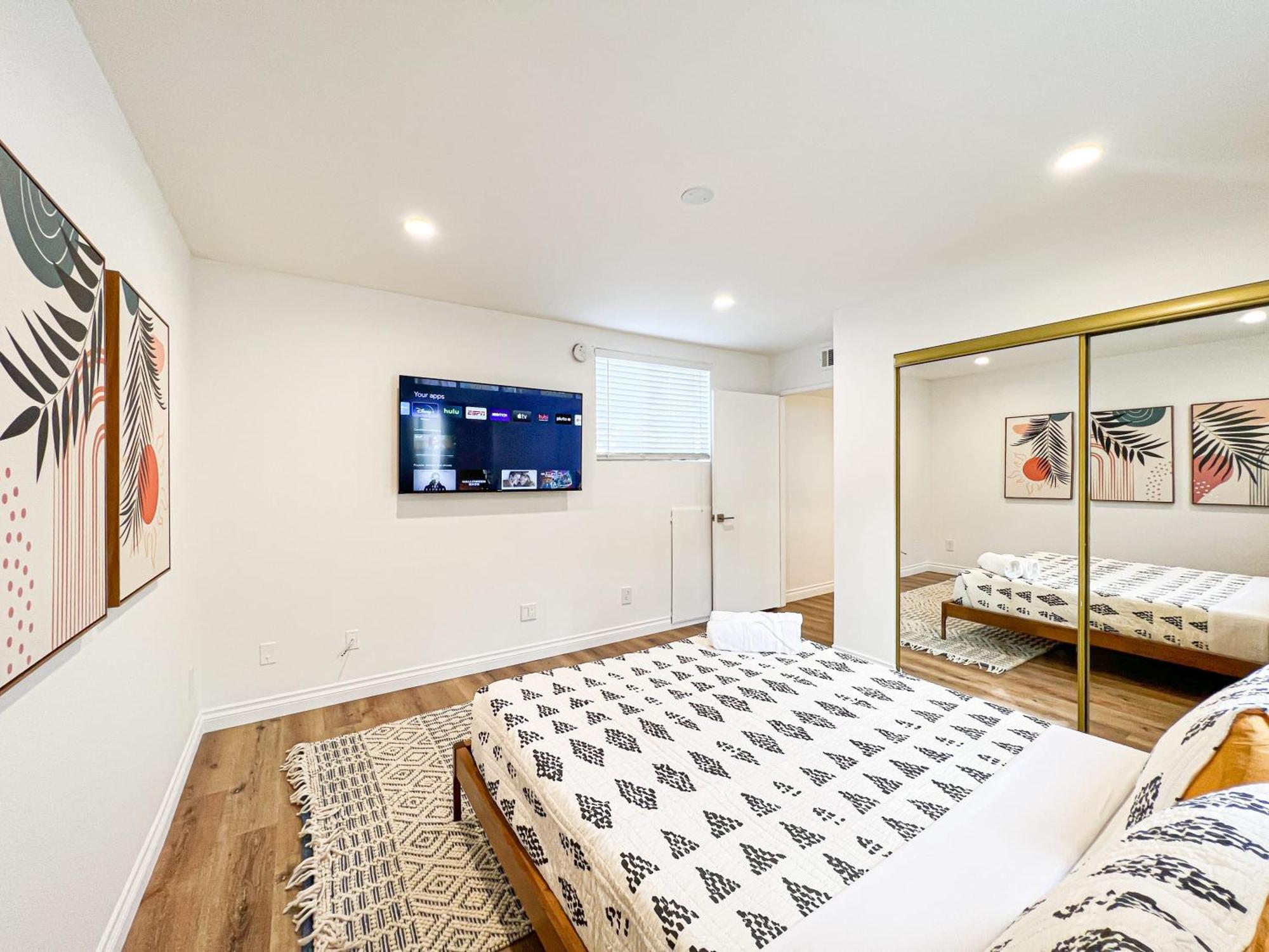 Comfy 2-Bedroom Home In Hollywood Los Angeles Exterior photo